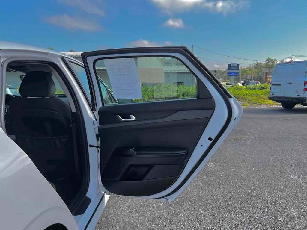 Used 2023 Kia K5 LXS image 18