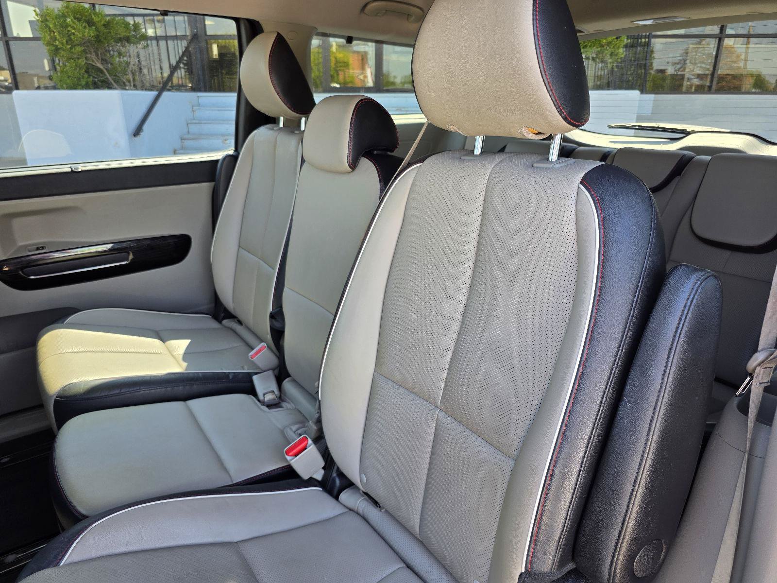 Used 2019 Kia Sedona SX FWD image 40