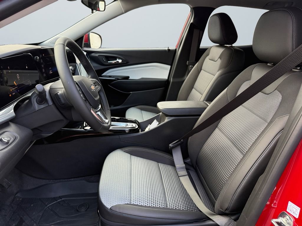 New 2026 Chevrolet Trax LT w/ Sunroof Package image 9