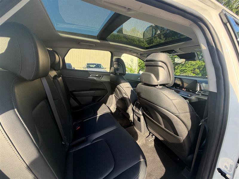 Used 2025 Kia Sportage EX w/ Premium Package FWD image 16