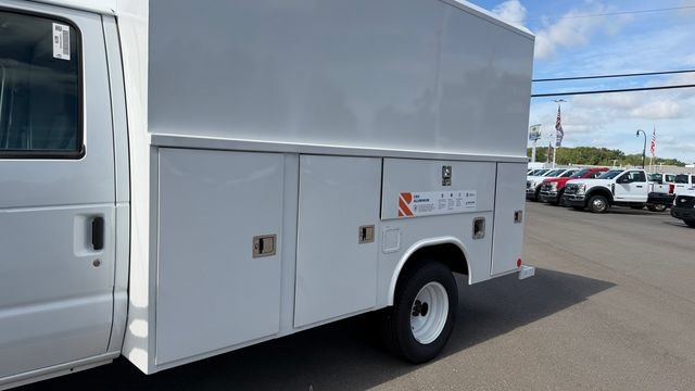 New 2027 Ford E-350 and Econoline 350 Super Duty w/ Power Equipment Group RWD image 9