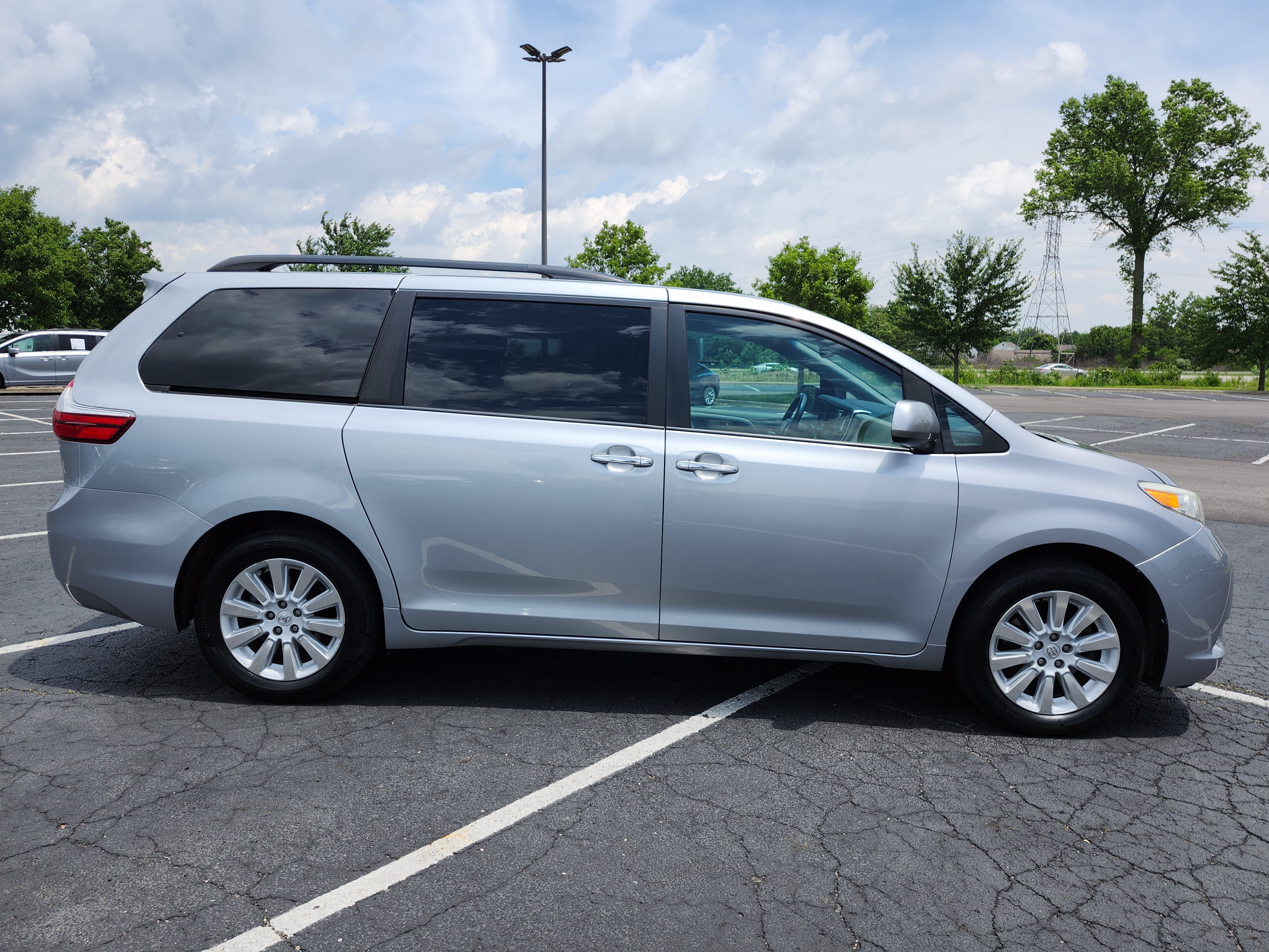 Used 2015 Toyota Sienna XLE Premium AWD/4WD image 18