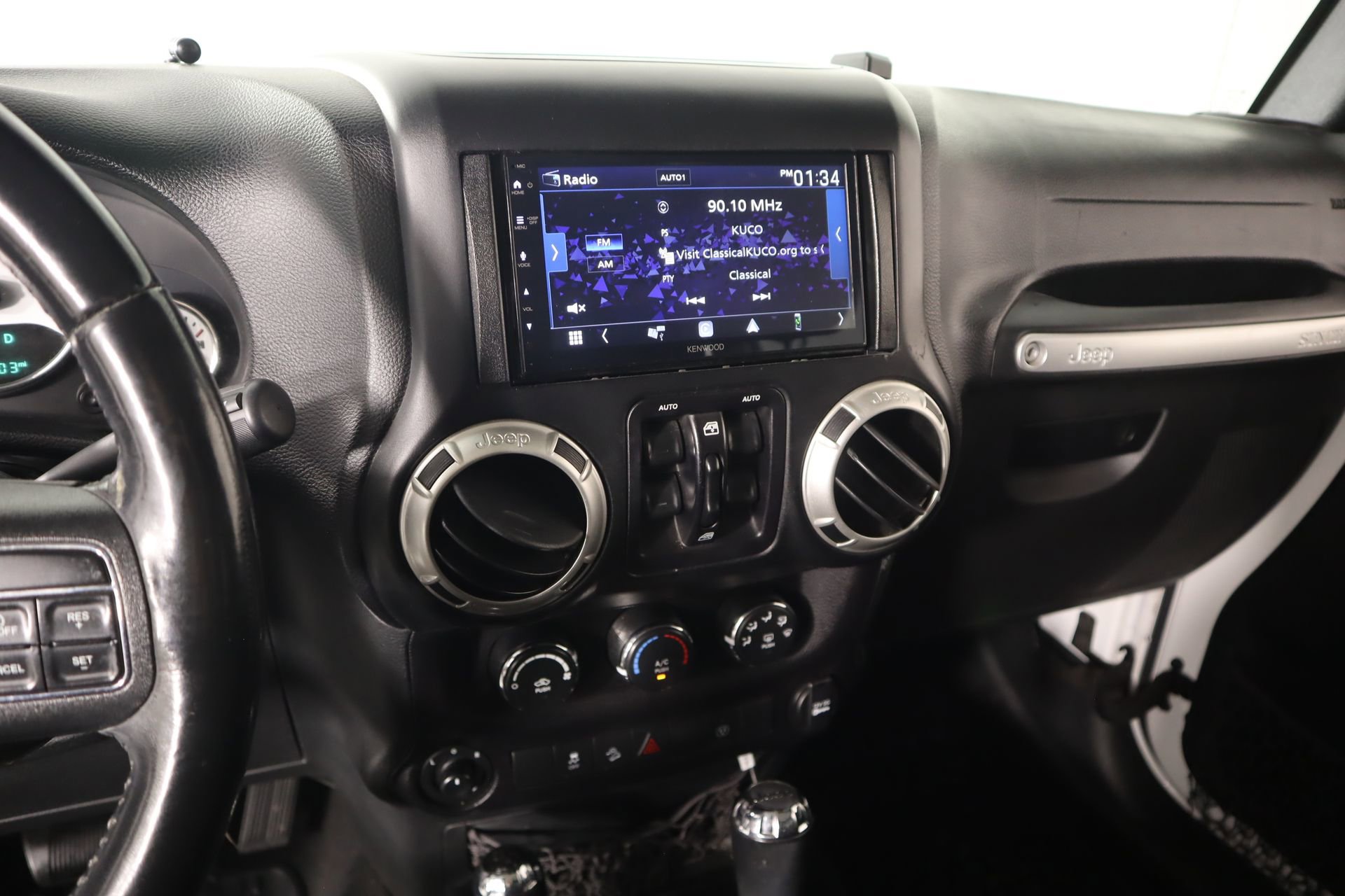 Used 2017 Jeep Wrangler Unlimited Sahara image 5