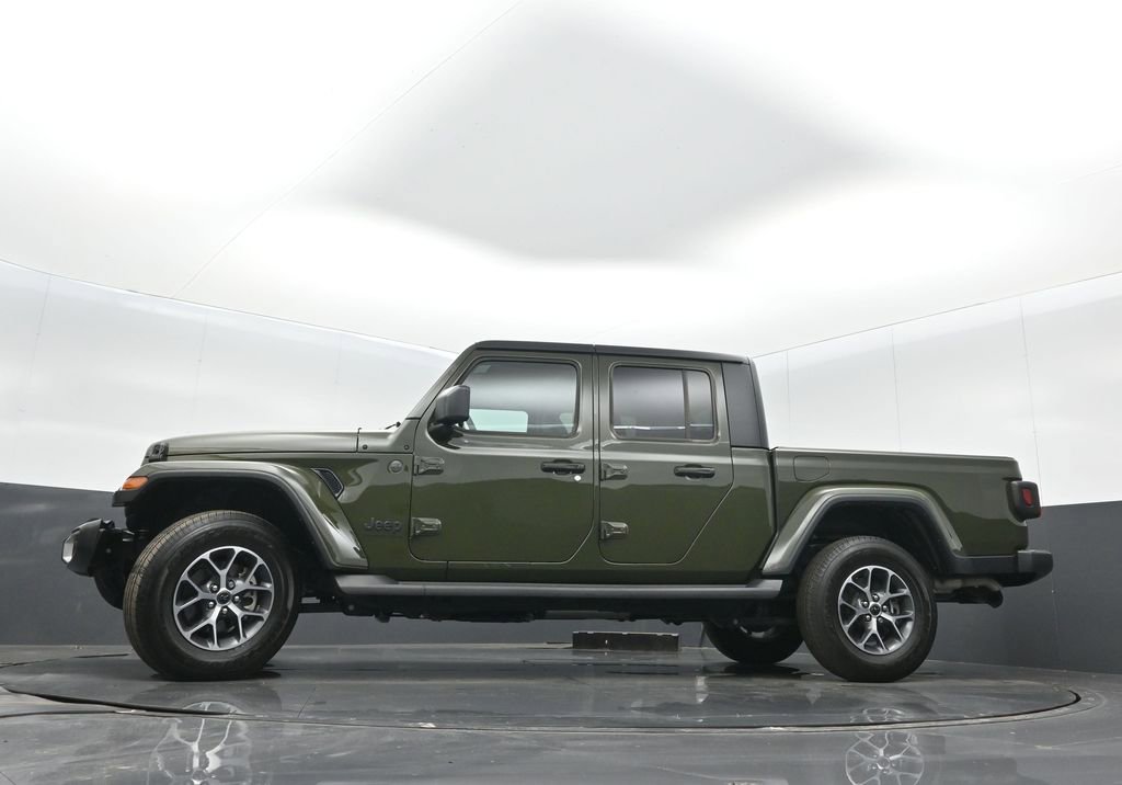 Certified 2024 Jeep Gladiator Sport image 31