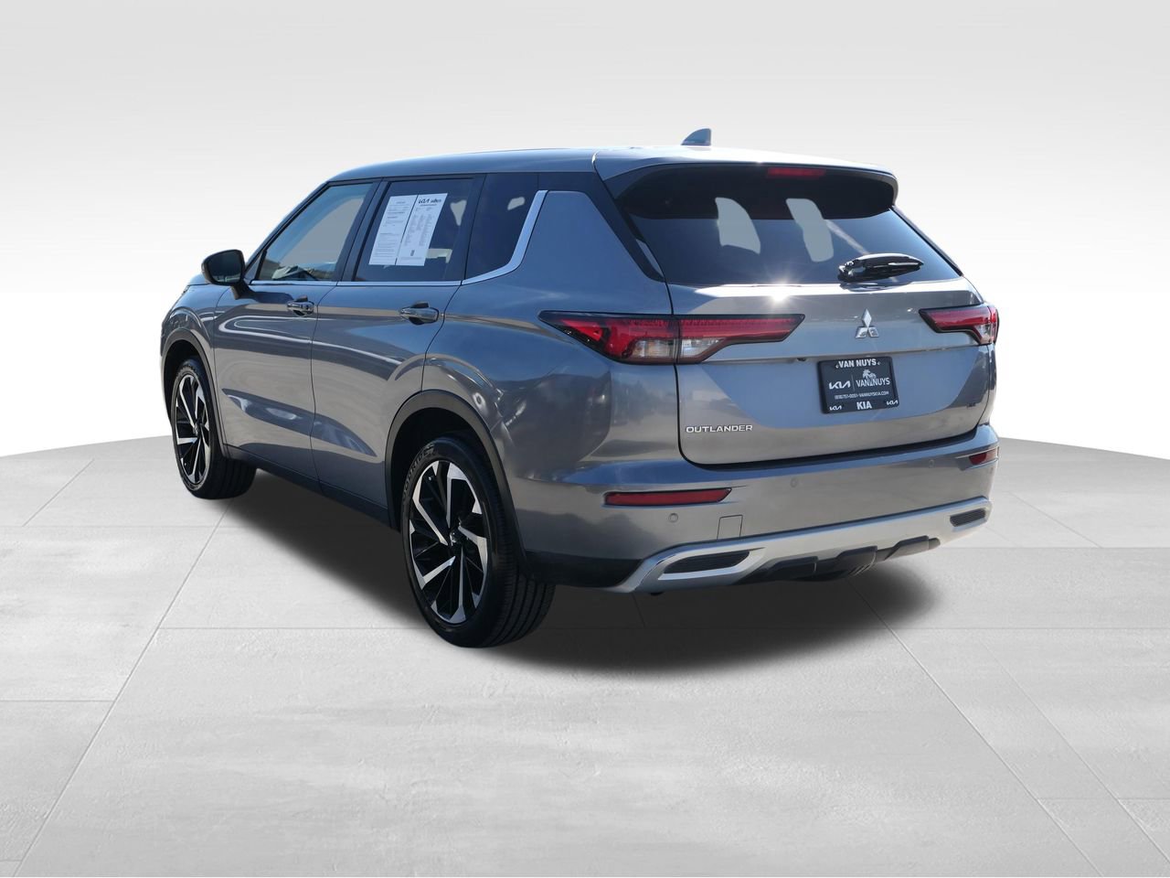 Used 2024 Mitsubishi Outlander SE image 6