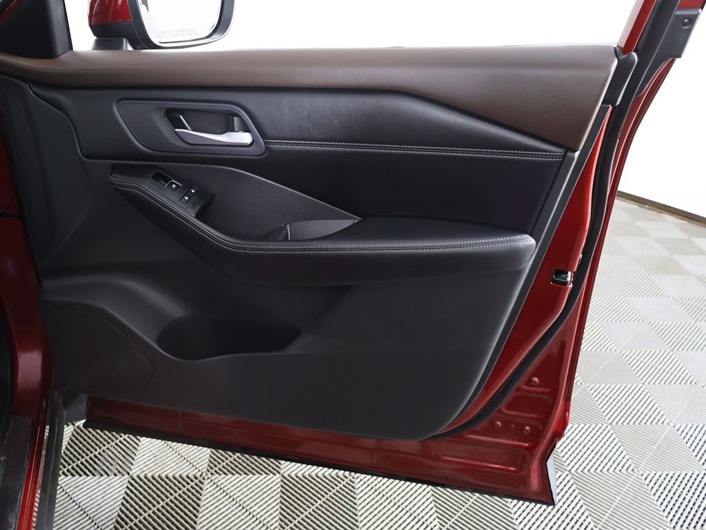 Used 2023 Nissan Rogue SL w/ SL Premium Package image 26