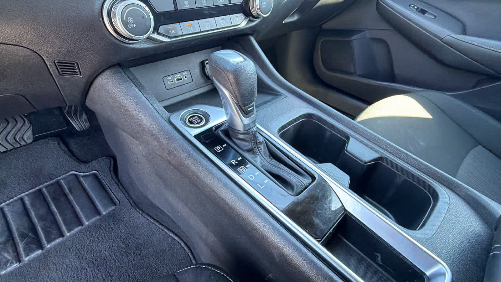 Used 2022 Nissan Sentra SV FWD image 13