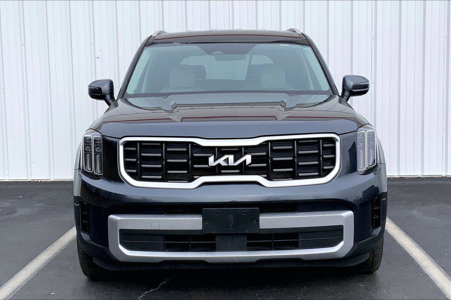 Used 2023 Kia Telluride S image 3
