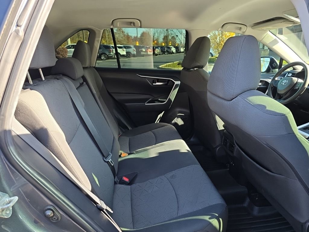 Used 2021 Toyota RAV4 XLE image 39