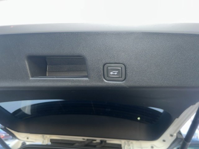 Used 2025 GMC Acadia Elevation image 33