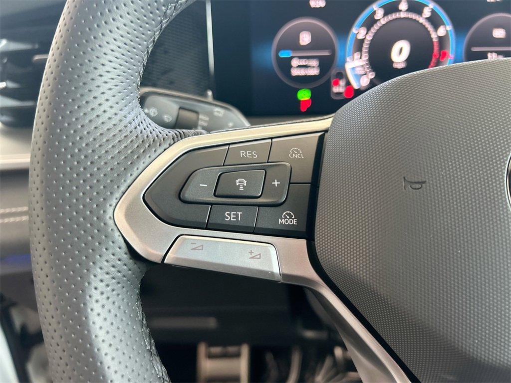New 2026 Volkswagen Tiguan SE R-Line image 18