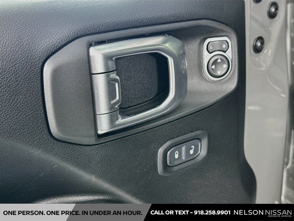 Used 2023 Jeep Gladiator Mojave w/ Cold Weather Group AWD/4WD image 18