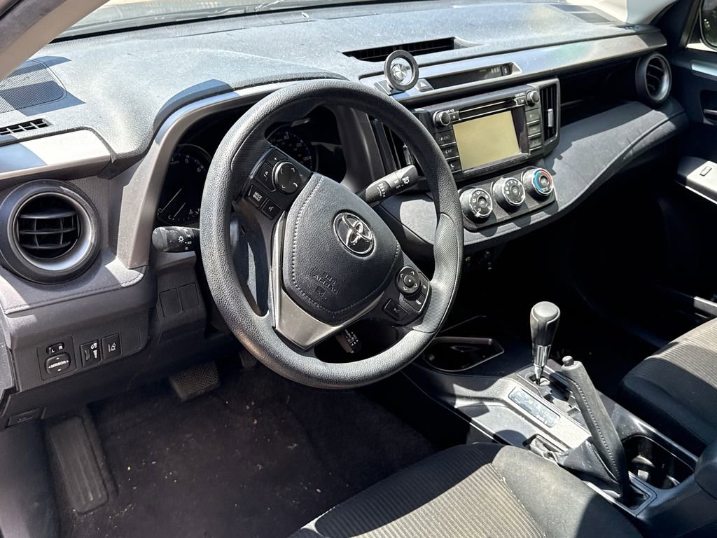 Used 2017 Toyota RAV4 LE FWD image 10