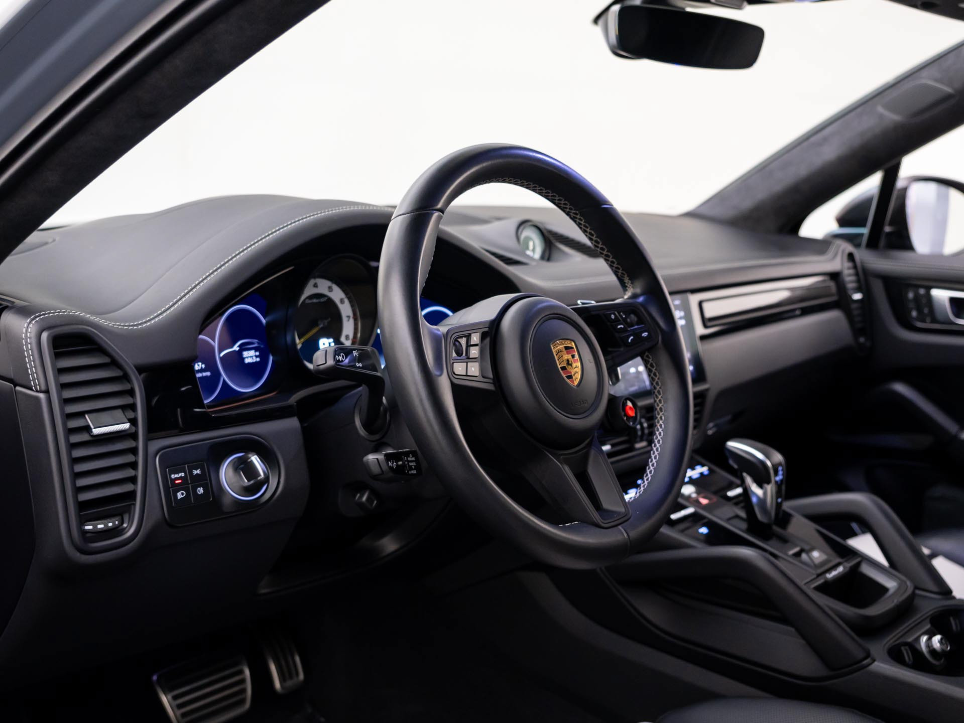 Used 2023 Porsche Cayenne Turbo GT AWD/4WD image 4
