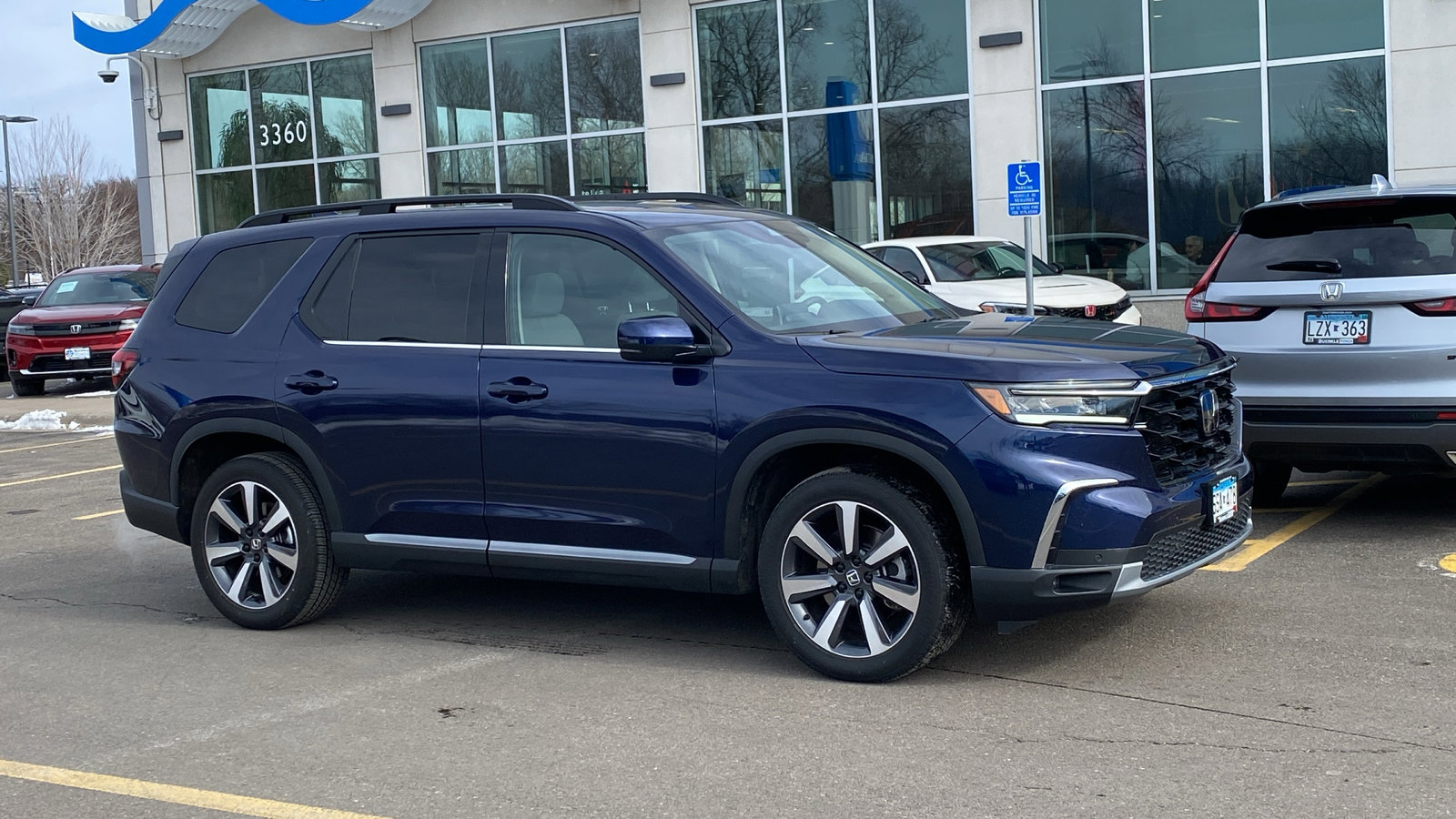 Certified 2025 Honda Pilot Touring image 1