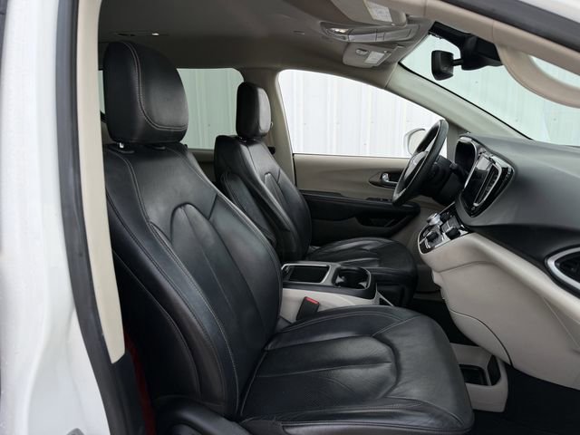 Used 2022 Chrysler Pacifica Touring-L image 27