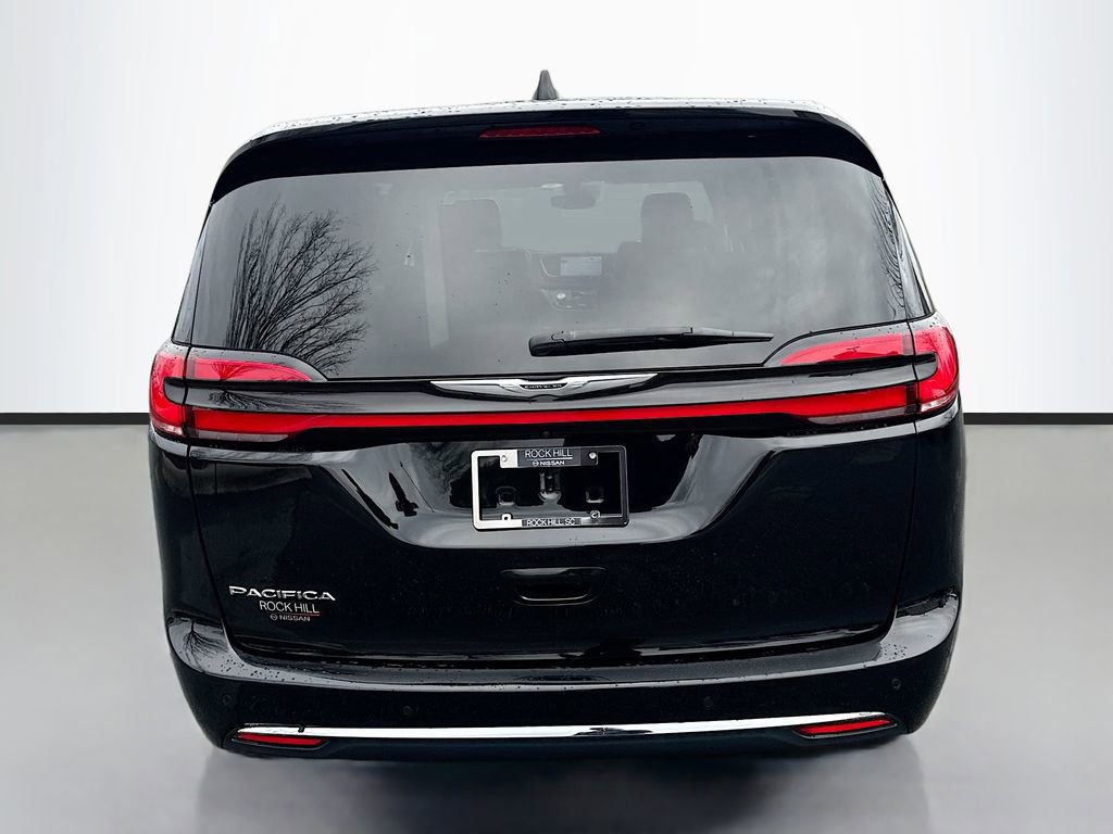 Used 2024 Chrysler Pacifica Touring-L image 6