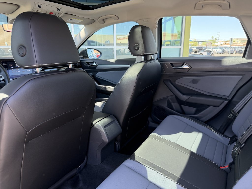Used 2025 Volkswagen Jetta SE w/ Sunroof Package FWD image 32