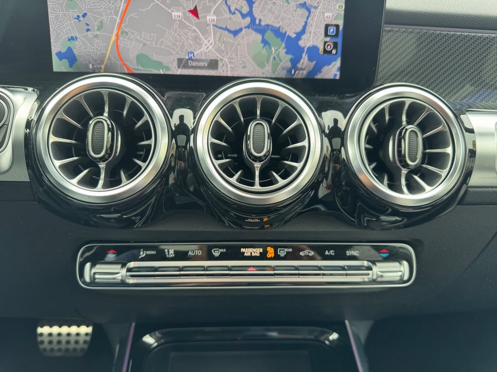 Used 2022 Mercedes-Benz GLB 250 4MATIC image 19