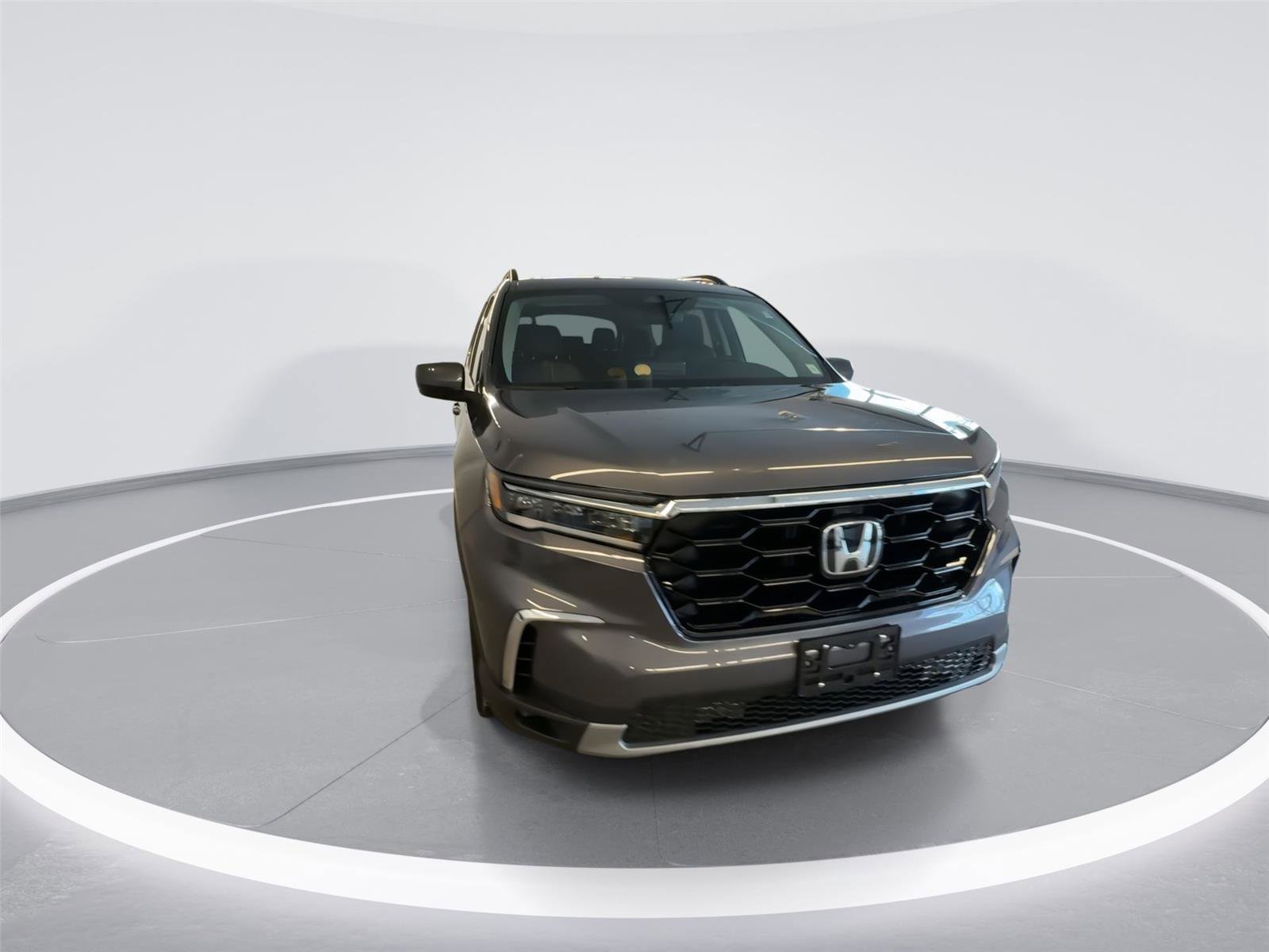 Used 2024 Honda Pilot Touring image 2