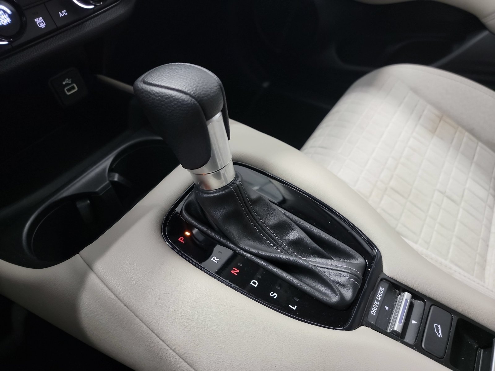 Certified 2024 Honda HR-V LX image 32