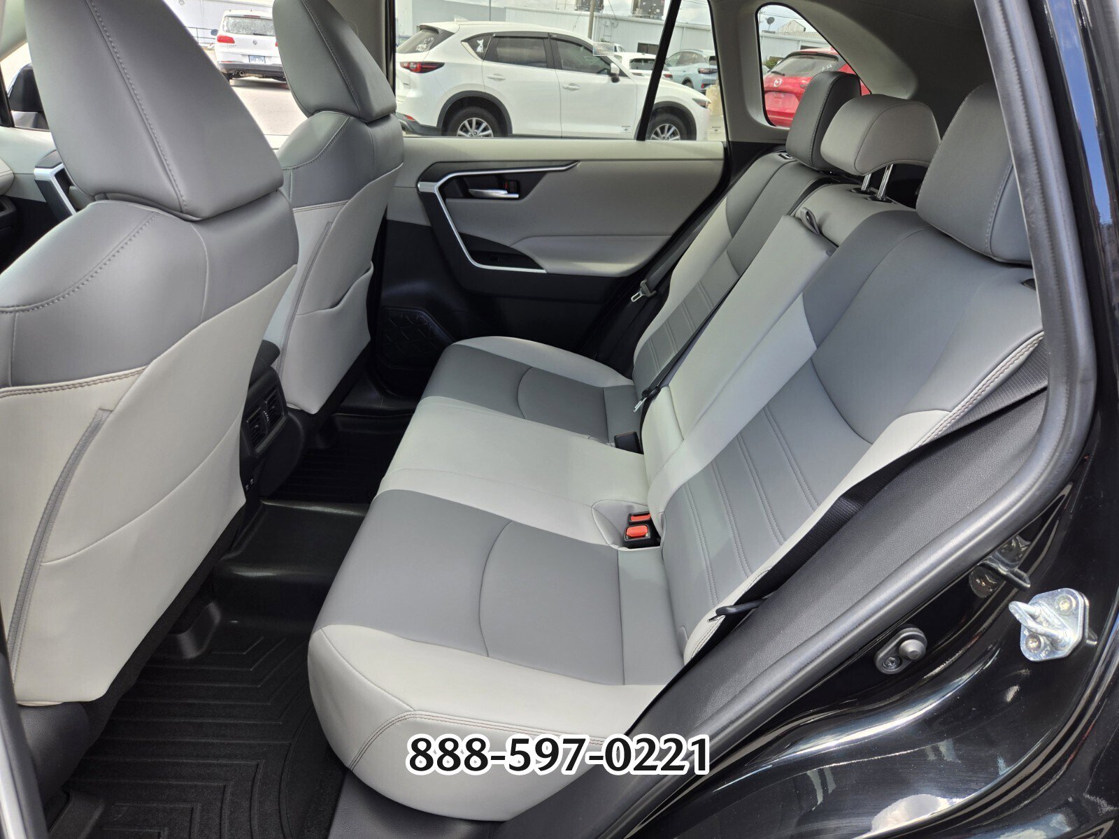 Used 2021 Toyota RAV4 XLE Premium image 11