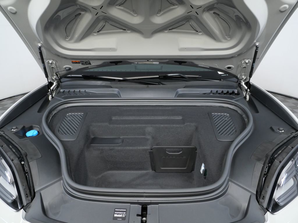 New 2026 Porsche Macan 4 Electric image 31