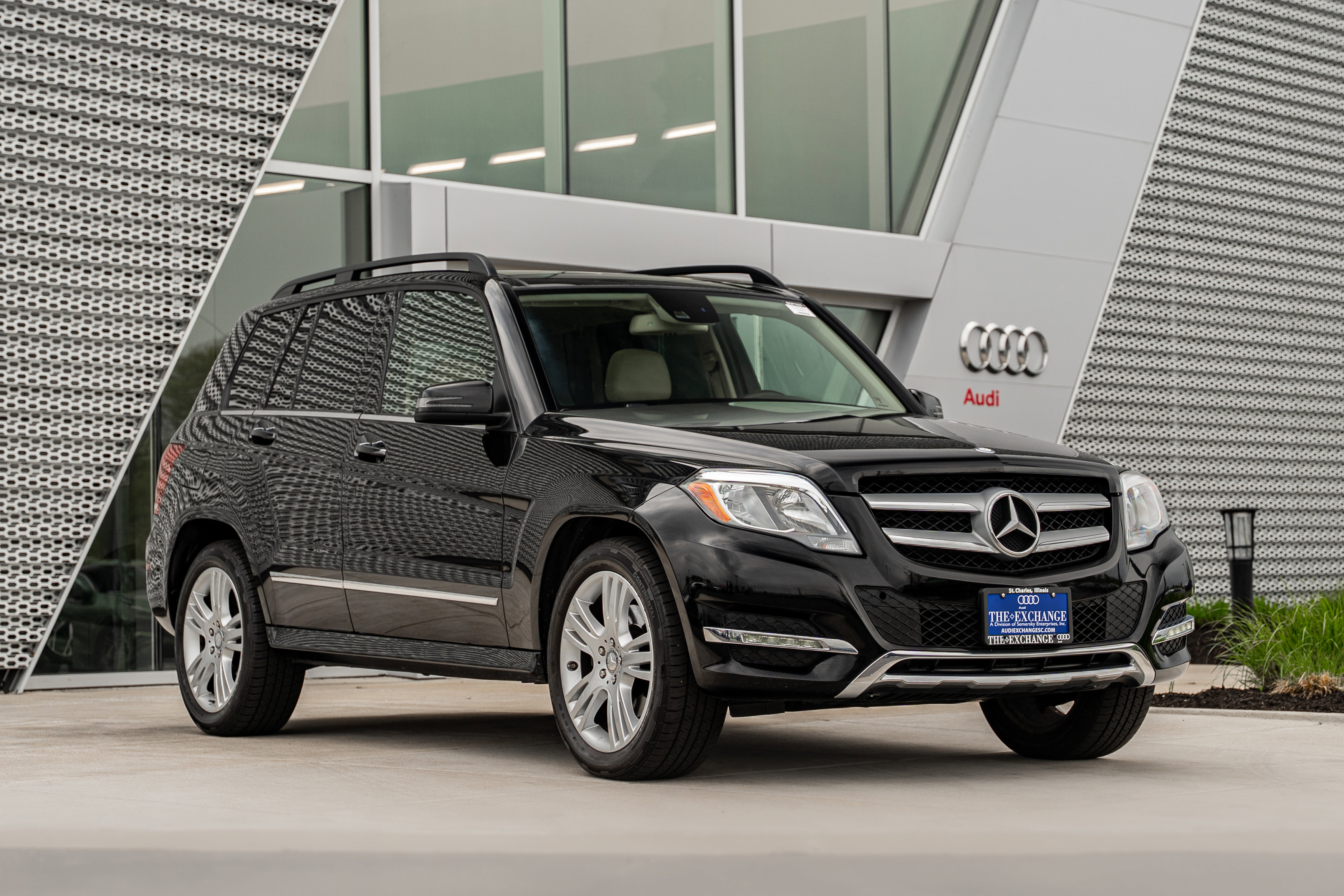 Used 2015 Mercedes-Benz GLK 350 4MATIC image 1