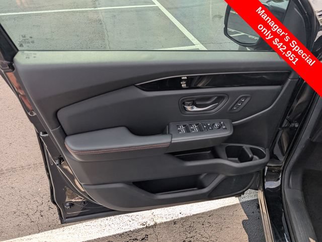 Used 2025 Honda Pilot TrailSport image 14