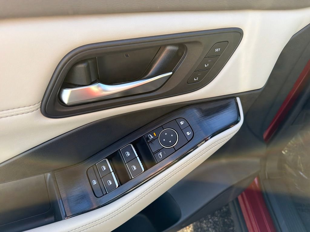 Used 2023 Nissan Rogue SL image 20