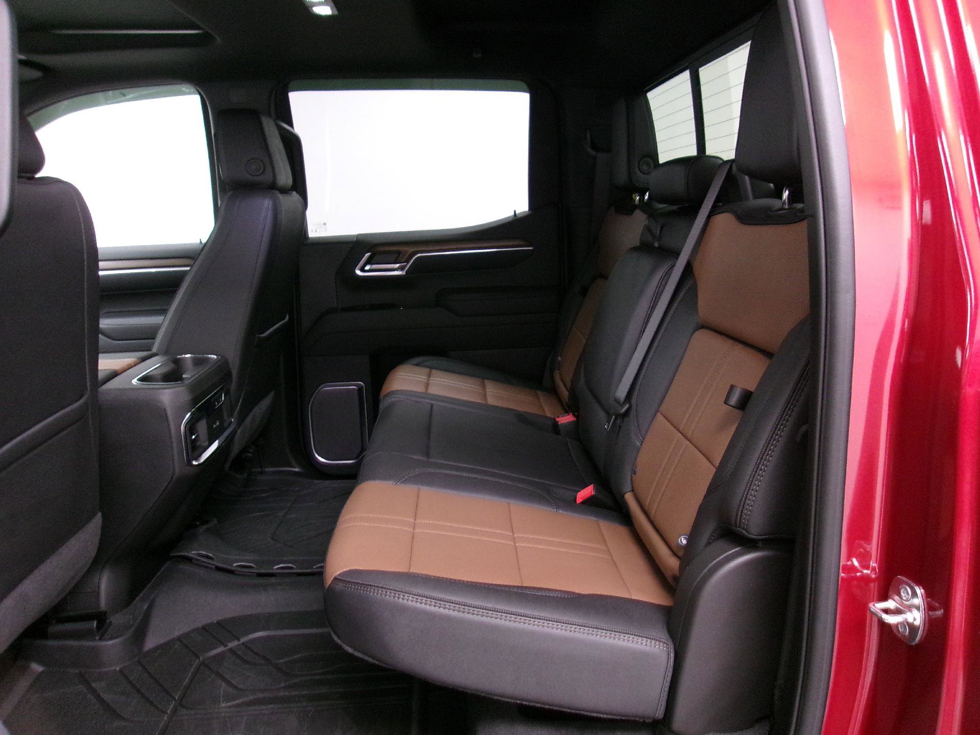 Used 2025 Chevrolet Silverado 1500 High Country w/ High Country Premium Package AWD/4WD image 9