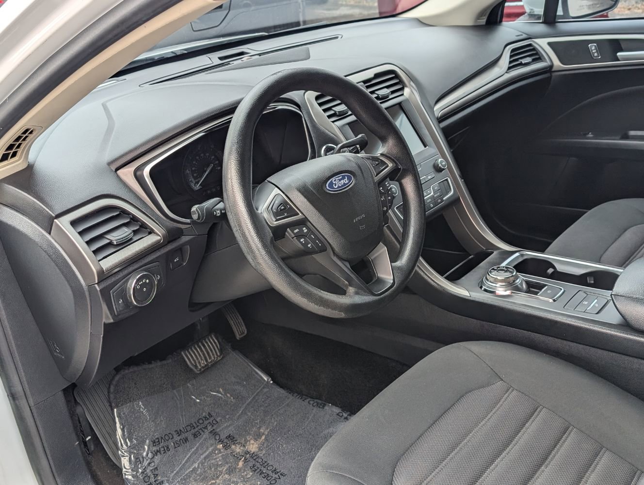 Used 2019 Ford Fusion SE image 12