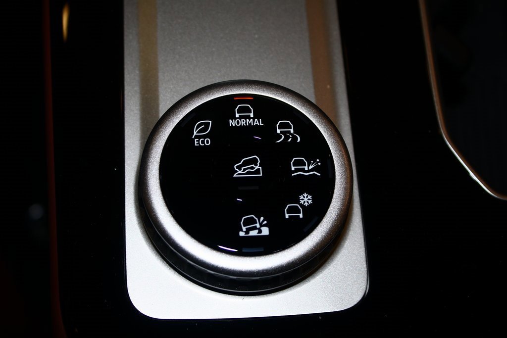 New 2026 Mitsubishi Outlander SEL image 16