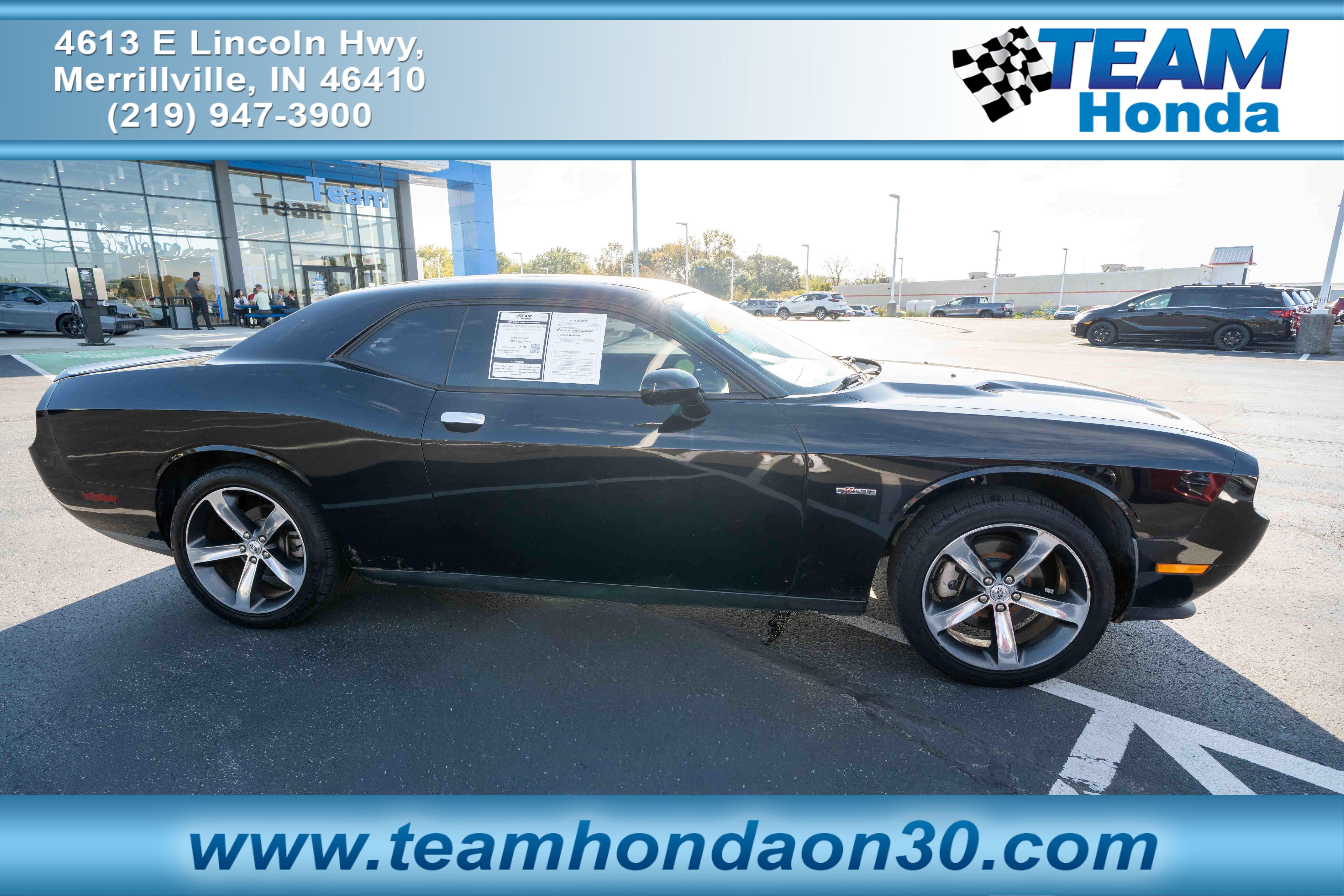 Used 2014 Dodge Challenger SXT RWD image 1