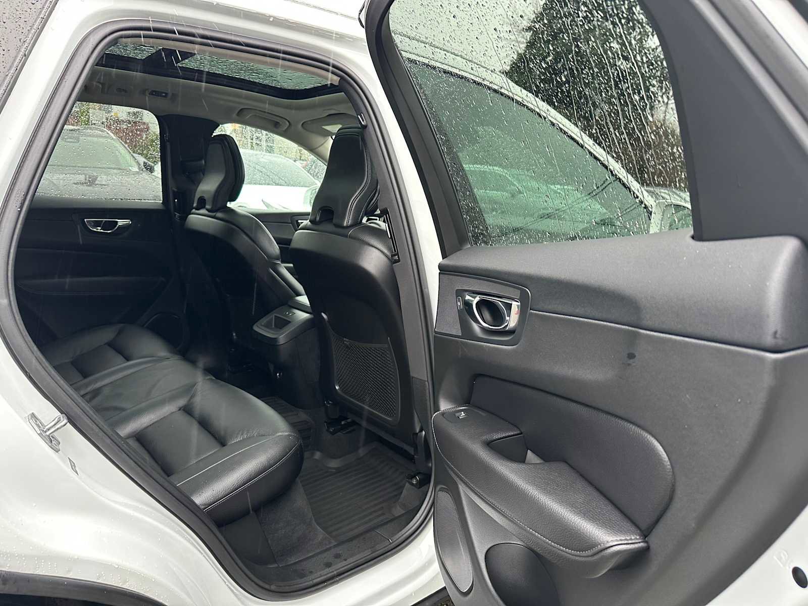 Used 2020 Volvo XC60 T5 Momentum image 13