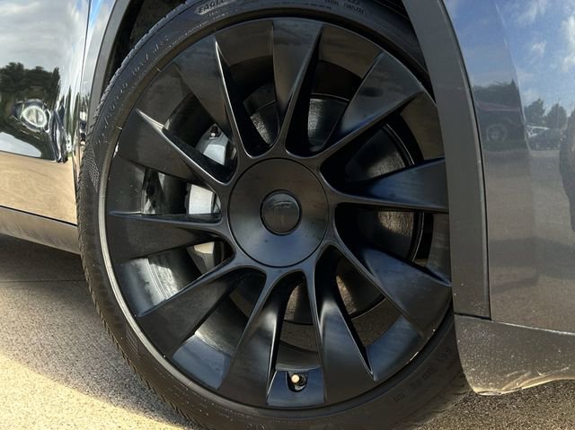 Used 2023 Tesla Model Y Long Range AWD/4WD image 10