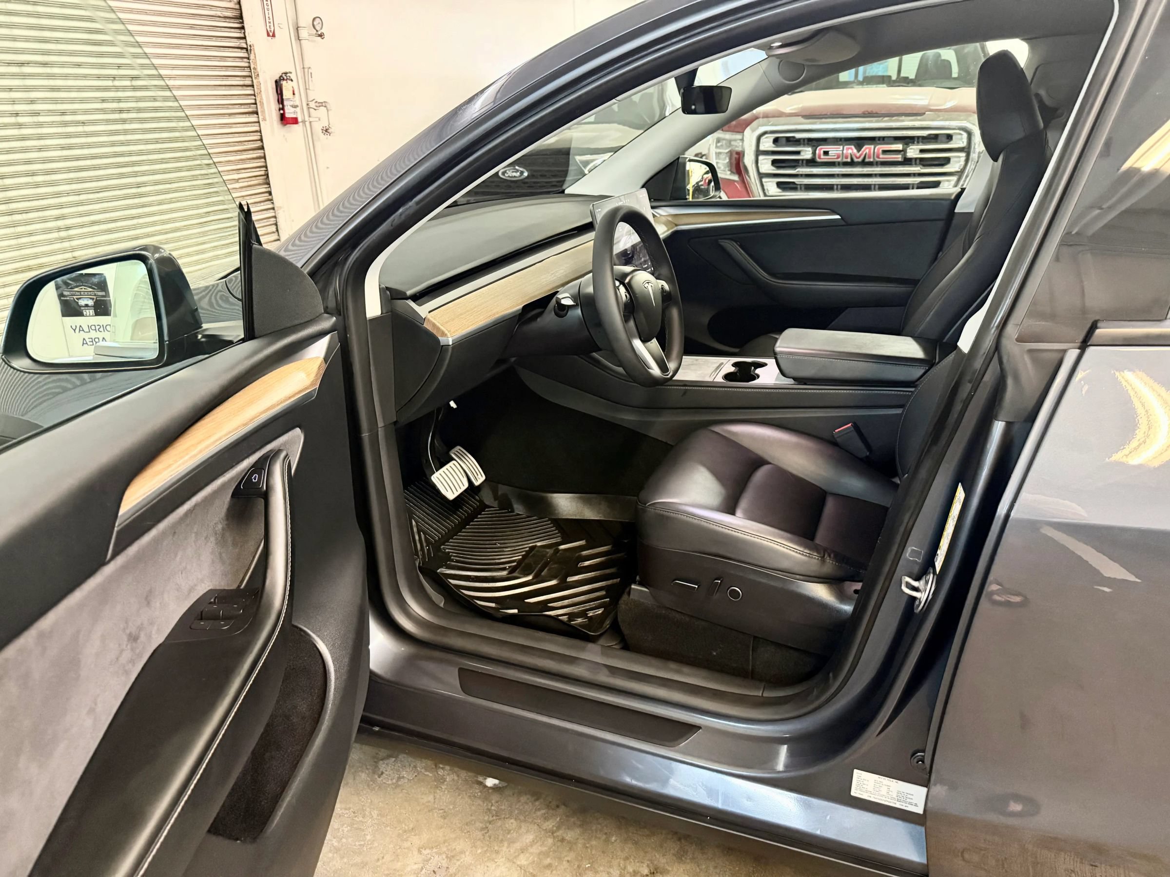 Used 2023 Tesla Model Y Performance AWD/4WD image 8