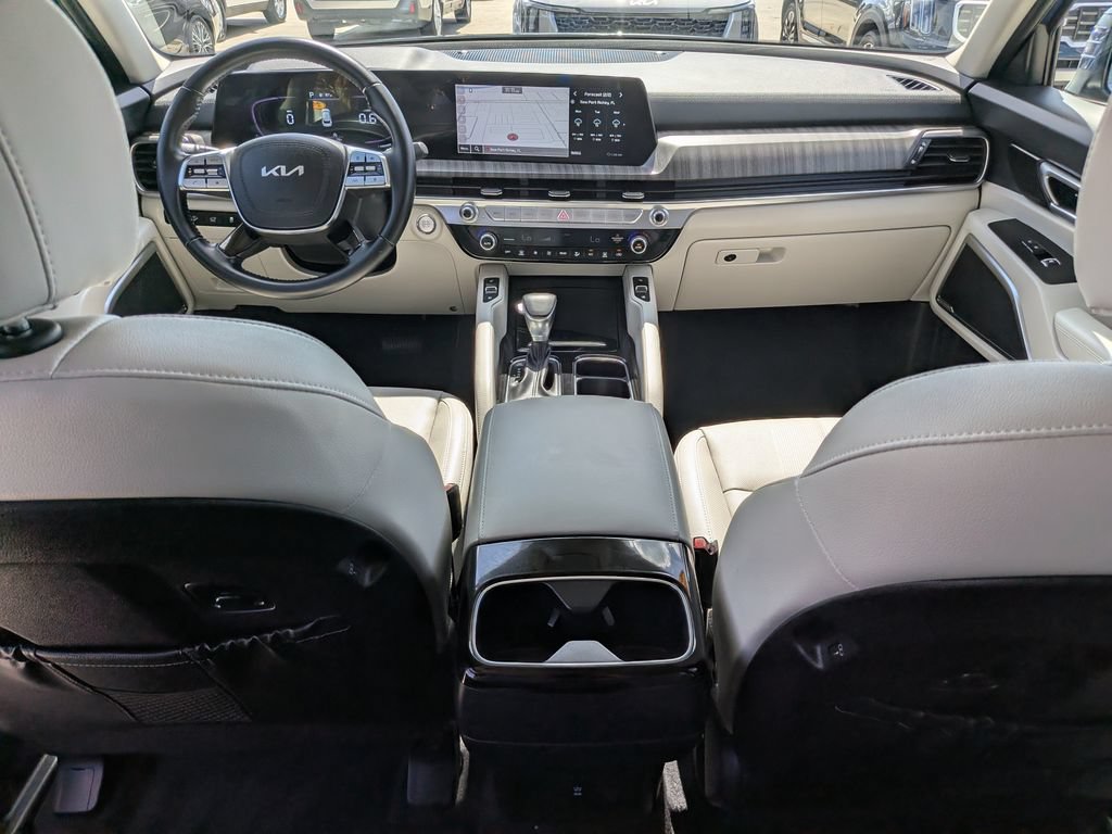 Certified 2024 Kia Telluride EX w/ EX Captain's Chair Package FWD image 15