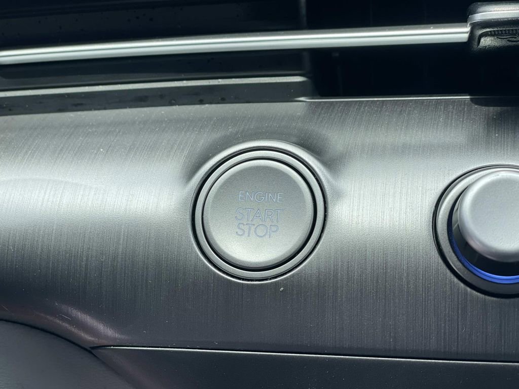 Used 2025 Hyundai Kona SE FWD image 16