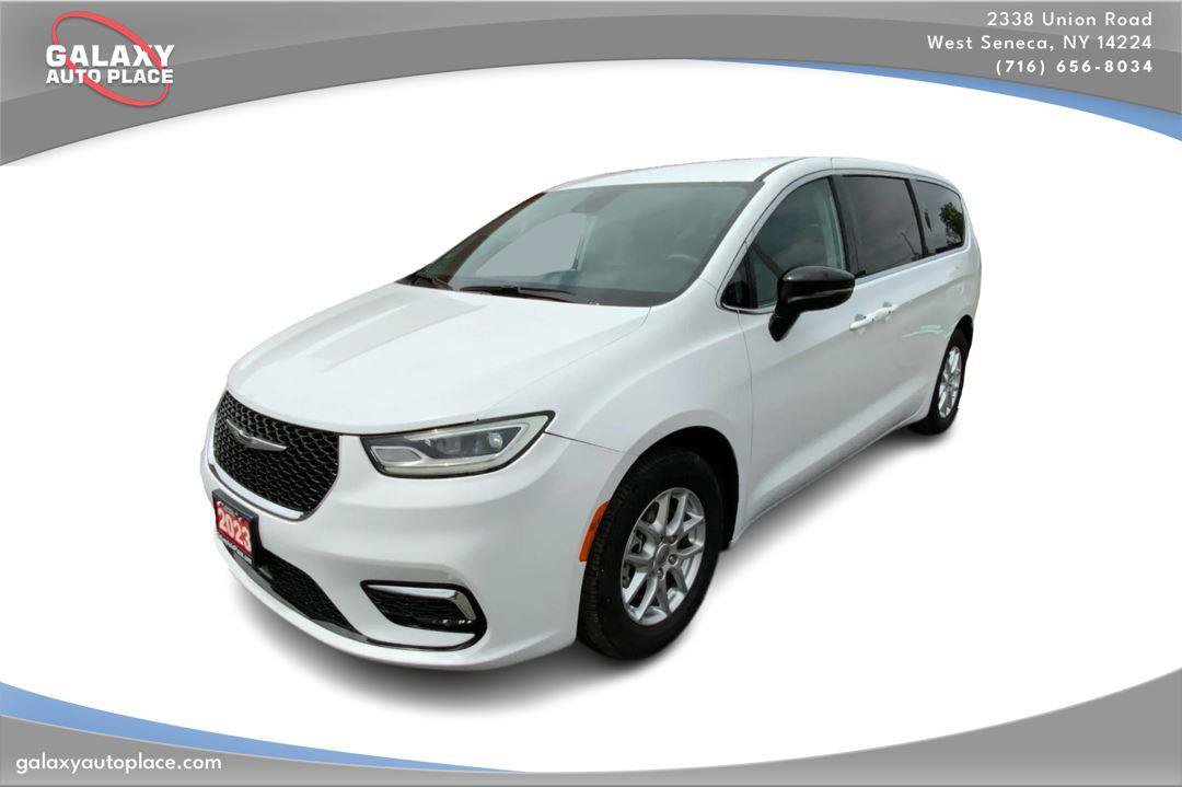 Used 2024 Chrysler Pacifica Touring-L FWD image 1