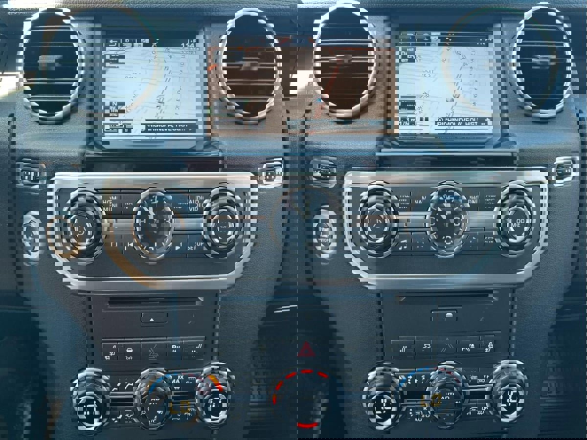 Used 2016 Land Rover LR4 HSE Silver Edition image 21