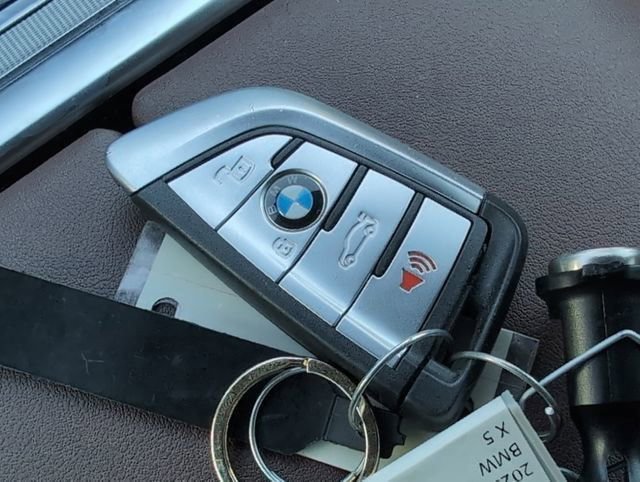 Used 2023 BMW X5 xDrive40i w/ Premium Package image 29