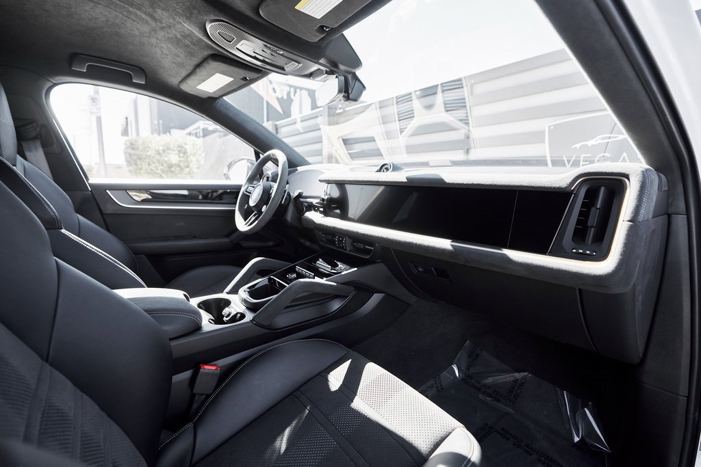 Used 2024 Porsche Cayenne Turbo GT image 42