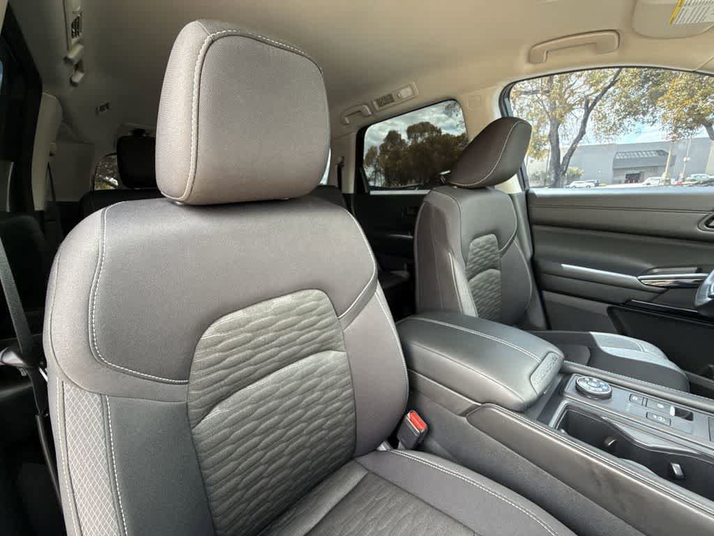 Used 2024 Nissan Pathfinder S AWD/4WD image 27