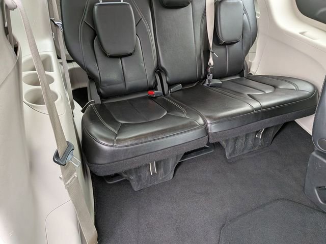 Certified 2023 Chrysler Pacifica Touring-L image 27