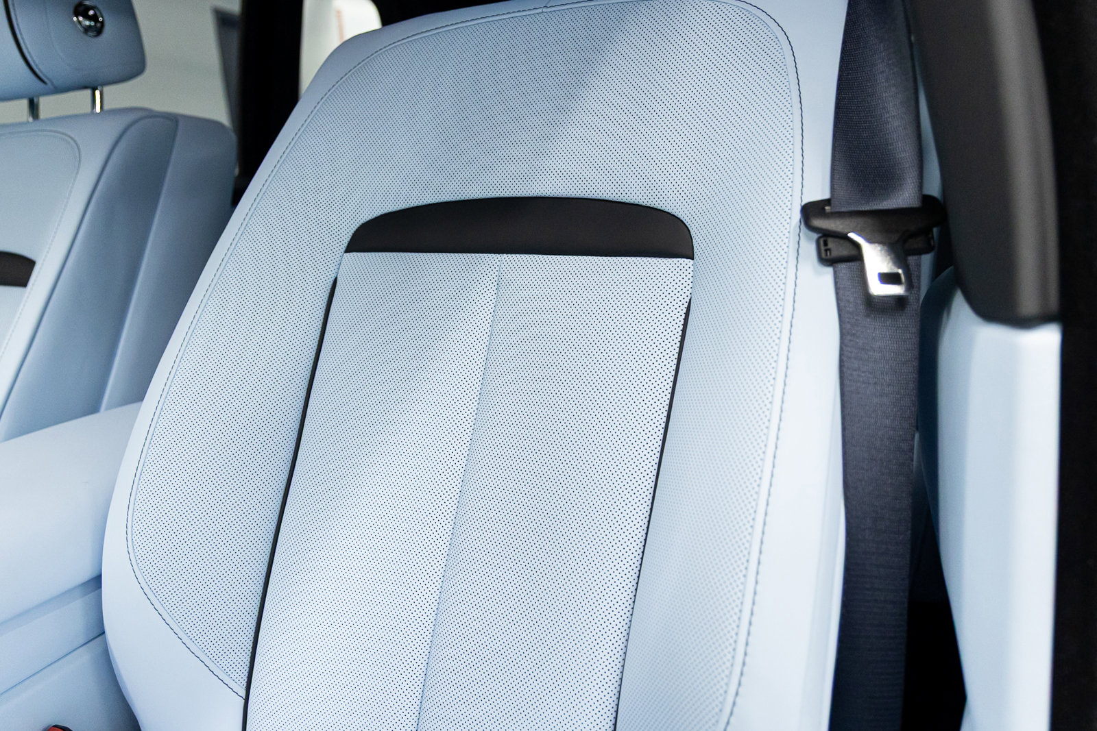 New 2026 Rolls-Royce Cullinan Black Badge image 39