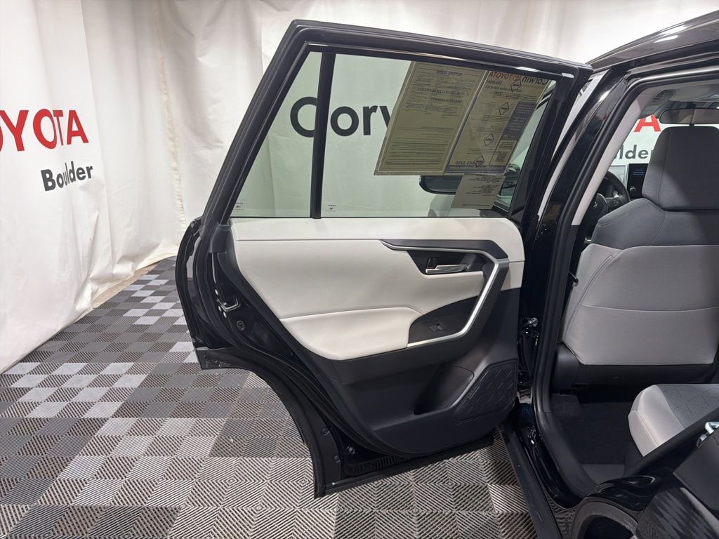 Used 2025 Toyota RAV4 XLE image 18