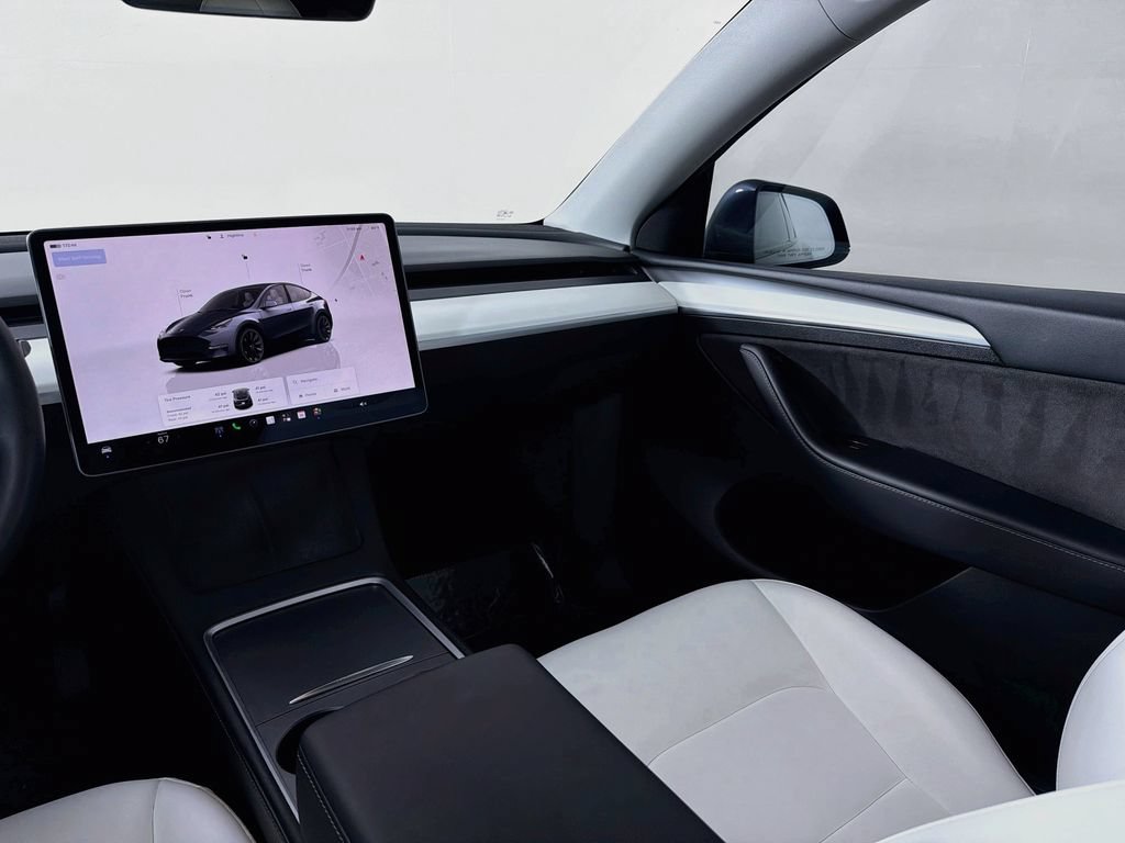 Used 2023 Tesla Model Y Long Range AWD/4WD image 21