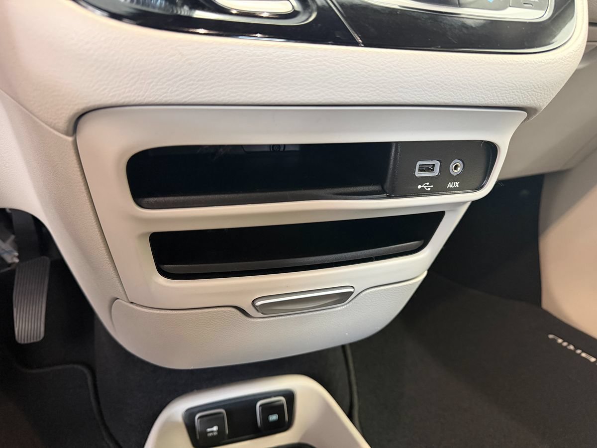 Used 2017 Chrysler Pacifica Touring Plus FWD image 20