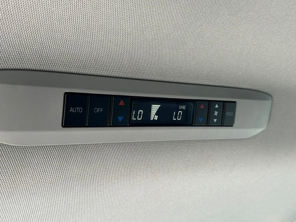 Used 2024 Toyota Sienna XLE w/ XLE Plus Package FWD image 23